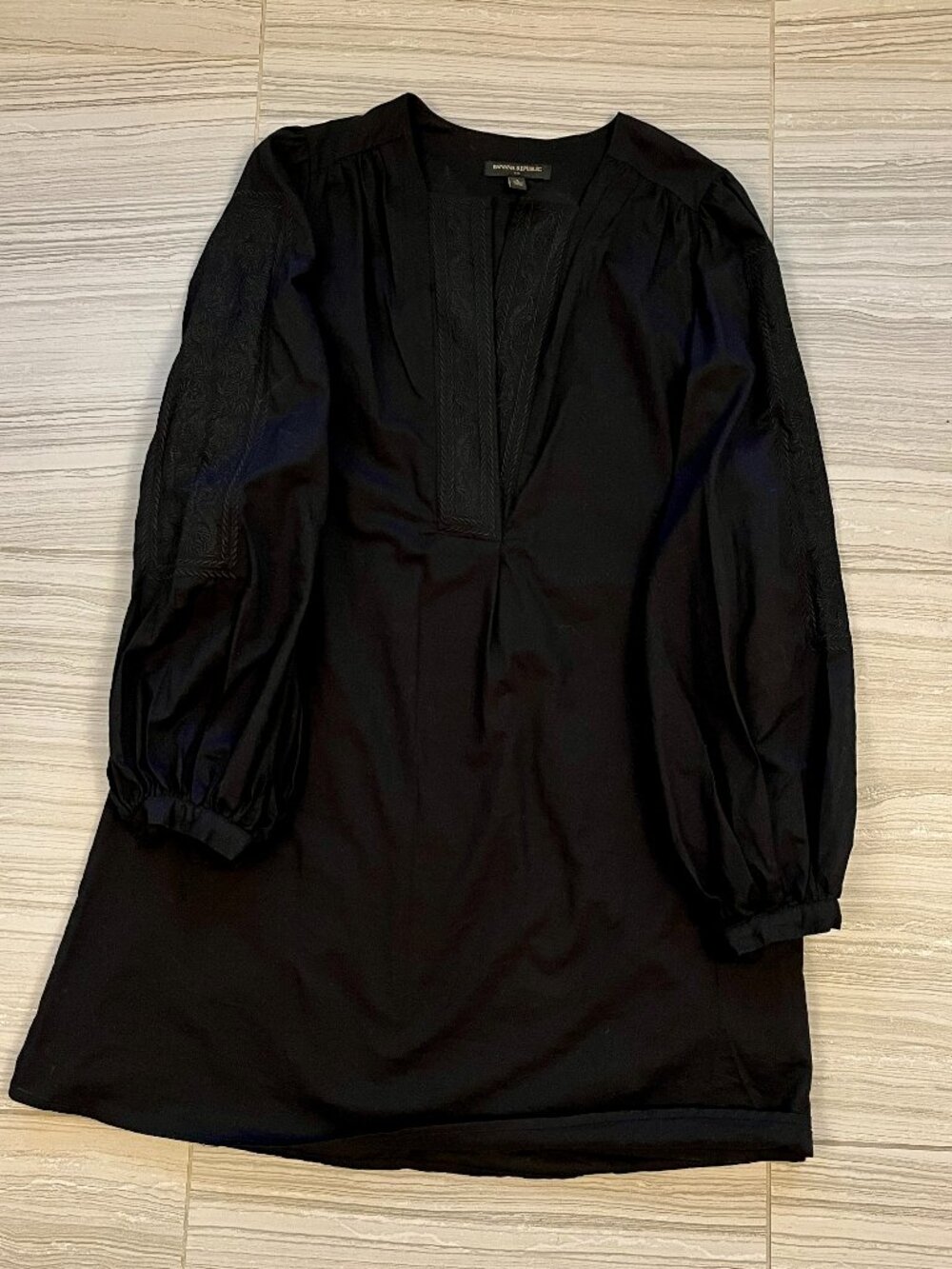 banana republic embroidered puff sleeve kaftan dress